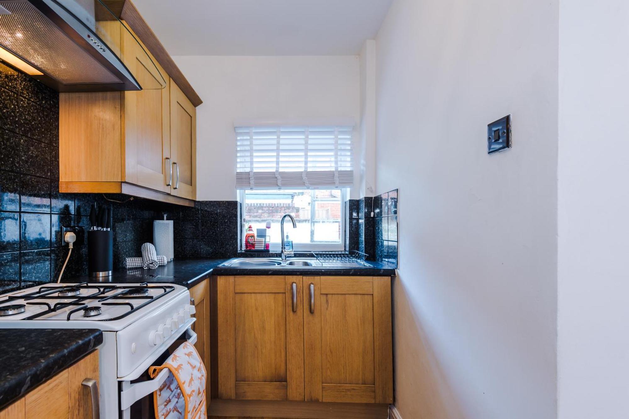 New! Spacious 2-Bed Home In Chester City-Centre By 53 Degrees Property, Ideal For Couples & Small Groups, Great Location - Sleeps 5 Exterior photo