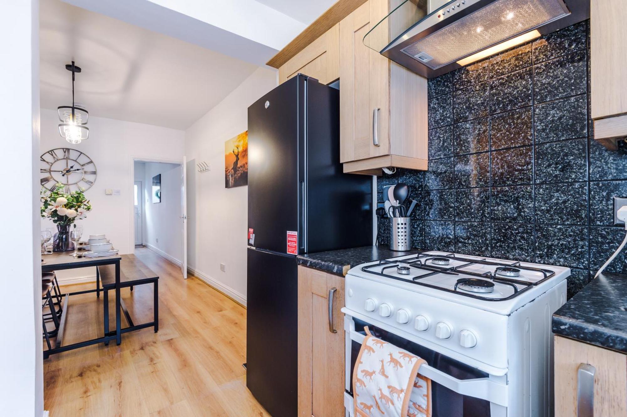 New! Spacious 2-Bed Home In Chester City-Centre By 53 Degrees Property, Ideal For Couples & Small Groups, Great Location - Sleeps 5 Exterior photo