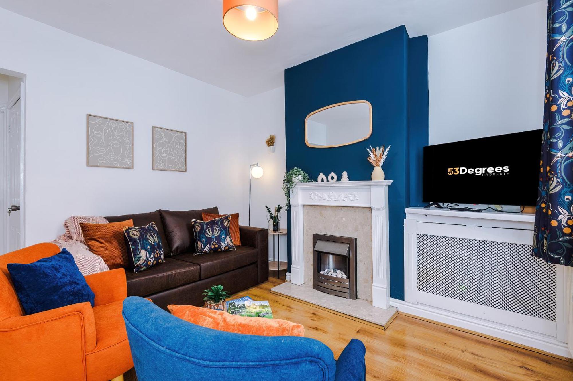 New! Spacious 2-Bed Home In Chester City-Centre By 53 Degrees Property, Ideal For Couples & Small Groups, Great Location - Sleeps 5 Exterior photo
